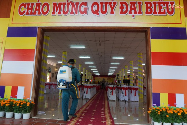 Phun khử khuẩn hội trường