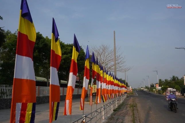 Trên đường dẫn vào thiền viện