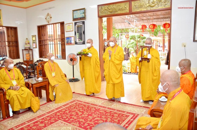 Cung thỉnh chư tôn đức - Ảnh: Hoàng Chiến