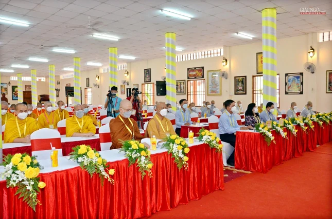 Đại biểu chư tôn đức và khách mời - Ảnh: Hoàng Chiến