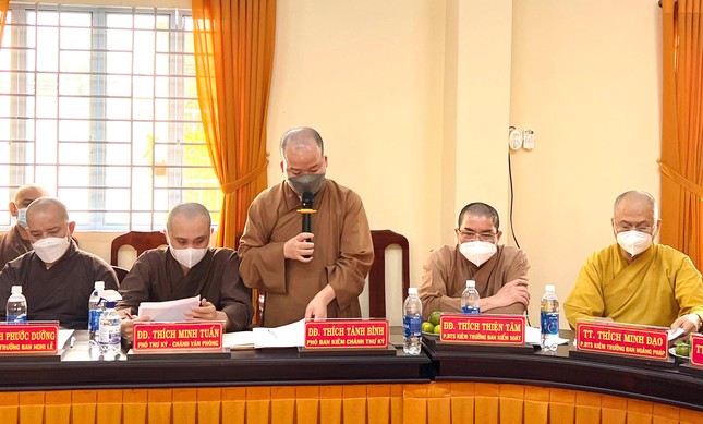 Đại đức Thích Tánh Bình báo cáo công tác tổ chức Đại hội diễn ra ngày 19-2