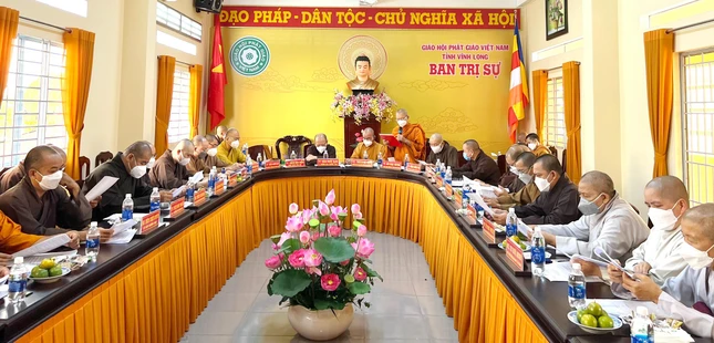 Thượng tọa Sơn Ngọc Huynh trình danh sách nhân sự Phật giáo tỉnh Vĩnh Long được Hội đồng Trị sự chuẩn y