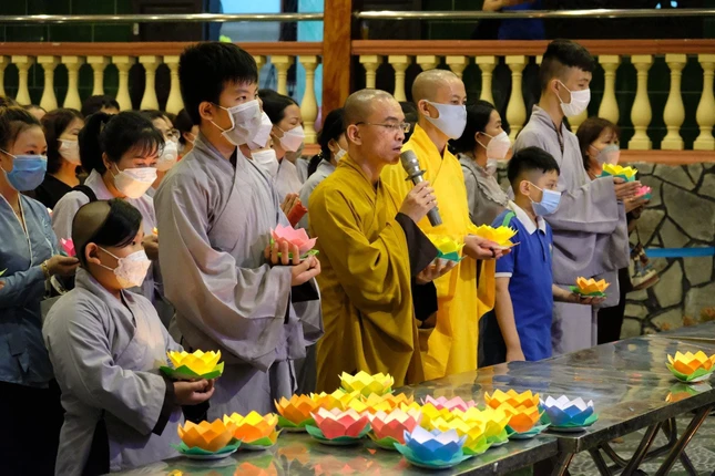 Khóa lễ diễn ra tại chùa An lạc - Ảnh: C.An Lạc