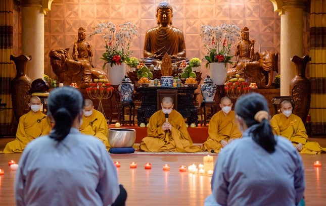 Đại đức Thích Minh Ân chia sẻ trong buổi lễ