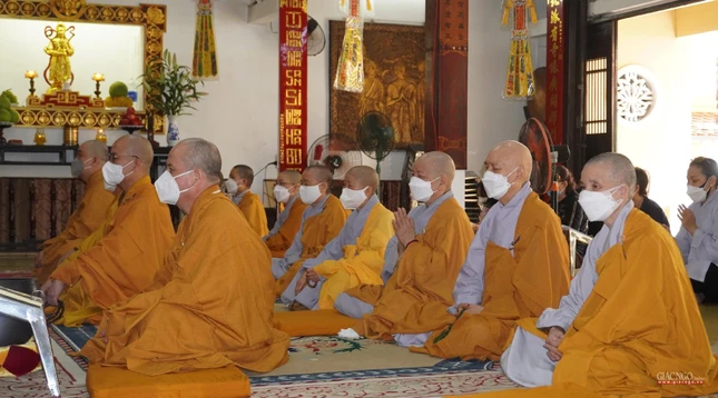 Đồng tụng thời kinh A Di đà tại chánh điện