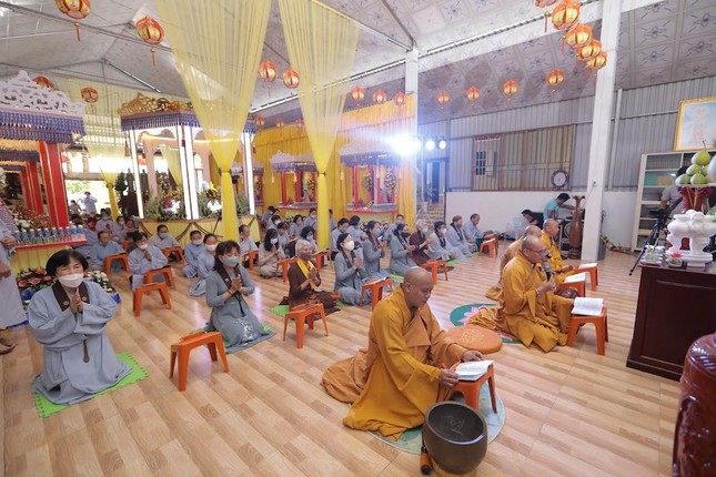 Khóa lễ trì tụng kinh Dược Sư sau nghi lễ khai đàn Khóa lễ trì tụng kinh Dược Sư sau nghi lễ khai đàn