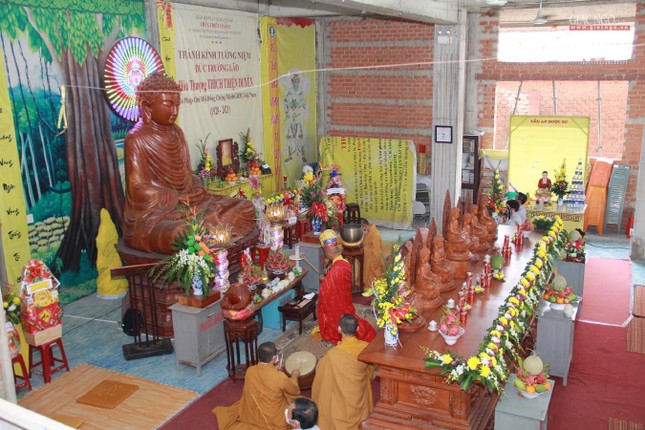 Trước đó, tối 6-4, Phân ban Gia đình Phật tử TP.HCM đã đến chùa Thiên Chánh tụng thời kinh Dược sư