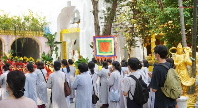 Đạo tràng Phật tử chùa Kỳ Quang 2 về dự lễ giỗ Tổ