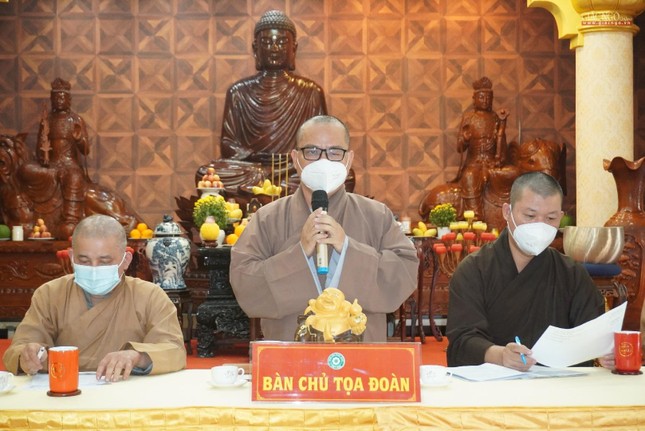 Đại đức Thích Thiện Châu phát biểu khai mạc phiên họp