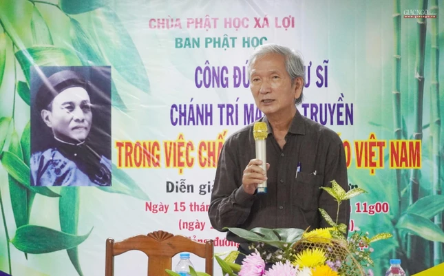 Cư sĩ Trần Đình Sơn thuyết trình