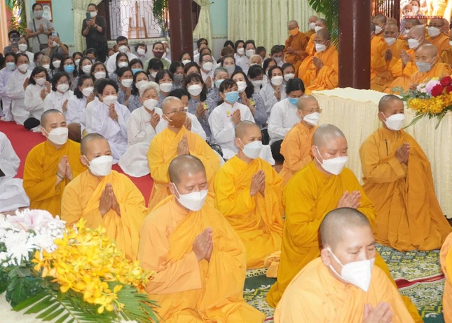 Chư Ni, Phật tử các miền tịnh xá tham dự lễ Chư Ni, Phật tử các miền tịnh xá tham dự lễ