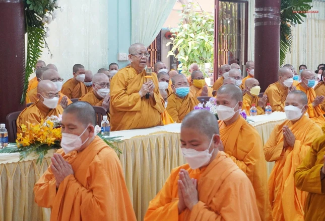 Ni trưởng Viên Liên pháp từ tại buổi lễ tưởng niệm Ni trưởng Viên Liên pháp từ tại buổi lễ tưởng niệm