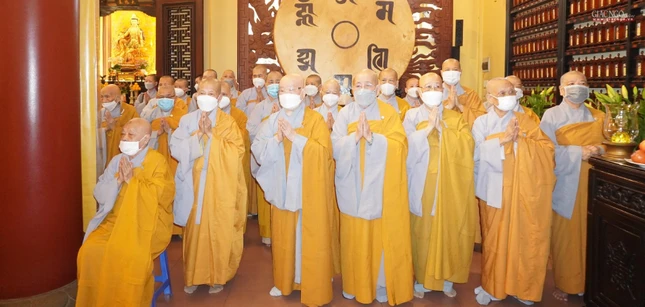 Thể hiện tinh thần ưu đời mẫn thế qua các mặt công tác từ thiện xã hội trên khắp mọi miền đất nước; nơi nào có thiên tai, lũ lụt, hỏa hoạn; bệnh tật, đói khát là nơi đó có hình ảnh và tài vật cứu trợ của Thượng tọa