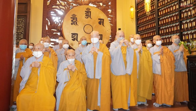 Chư Ni Phân ban Ni giới Trung ương, TP.HCM thành kính tưởng niệm