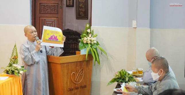 Sư cô Thích nữ Chơn Tịnh, Trưởng Ban Văn hóa GHPGVN quận 12 triển khai mô hình thiết trí tại lễ đài chính Sư cô Thích nữ Chơn Tịnh, Trưởng Ban Văn hóa GHPGVN quận 12 triển khai mô hình thiết trí tại lễ đài chính