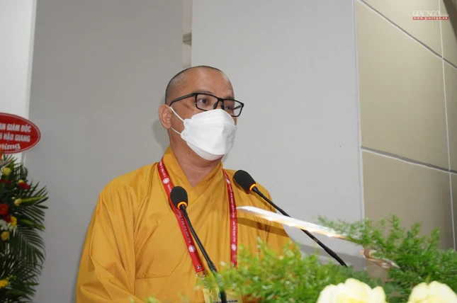 Đại đức Thích Thiện Châu dẫn chương trình