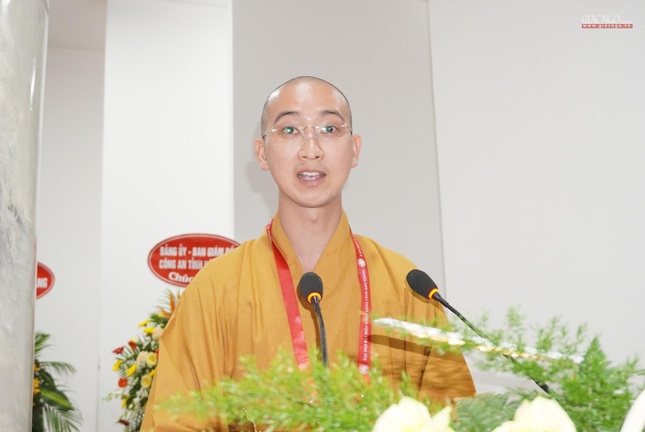 Đại đức Thích Quảng Nguyên, Phó Thư ký kiêm Chánh Văn phòng Ban Trị sự GHPGVN tỉnh đã trình dự thảo hoạt động Phật sự nhiệm kỳ 2022-2027