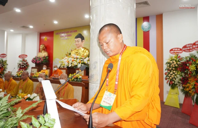 Đại đức Danh Tuấn, Phó ban Trị sự kiêm Đặc trách Phật giáo Nam tông Khmer tỉnh Hậu Giang đọc tham luận