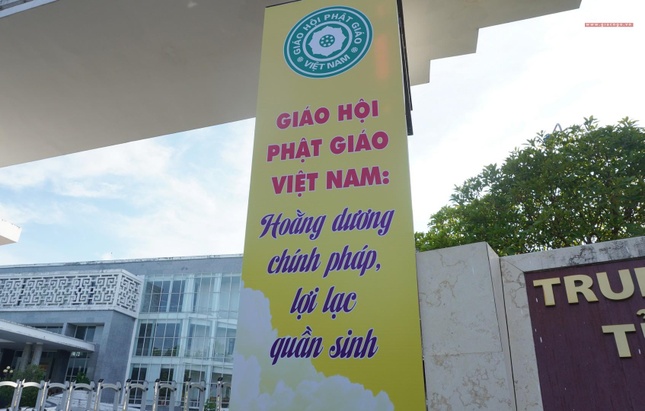 Pano được thiết trí trước nơi tổ chức đại hội