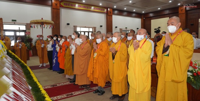 Chư tôn đức niệm Phật cầu gia hộ trước đại hội