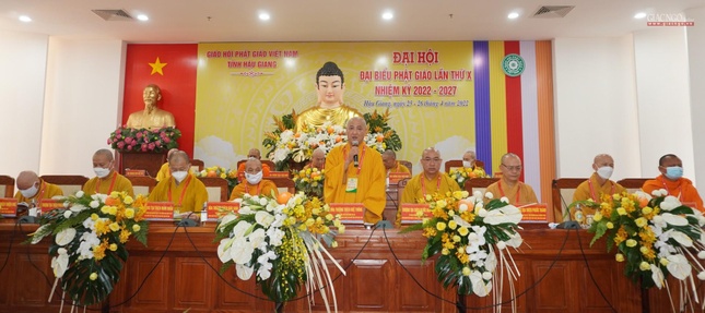 Hòa thượng Thích Huệ Thông thay mặt chủ tọa đại hội phát biểu