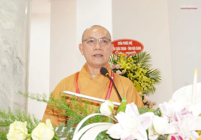 Thượng tọa Thích Phước Thành, Phó Thường trực Ban Trị sự GHPGVN tỉnh Hậu Giang đọc khai mạc đại hội