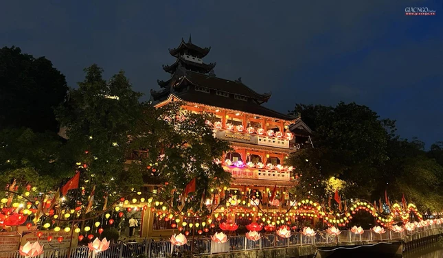 Chùa Pháp Hoa lung linh về đêm - Ảnh: Quảng Minh