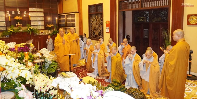 Lễ cung tiến Giác linh do Thượng tọa Thích Trí Chơn, Trưởng Ban Văn hóa GHPGVN TP.HCM làm sám chủ