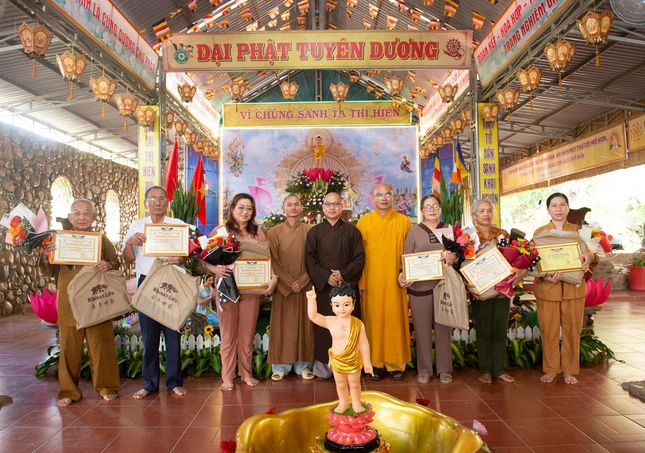 Các cư sĩ có đóng góp trong các Phật sự nhiệm kỳ 2016-2021