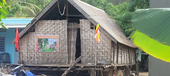 Cờ Phật giáo, hình ảnh vườn Lâm-tỳ-ni tại các buôn Ranh A, buôn Cam Cờ Phật giáo, hình ảnh vườn Lâm-tỳ-ni tại các buôn Ranh A, buôn Cam