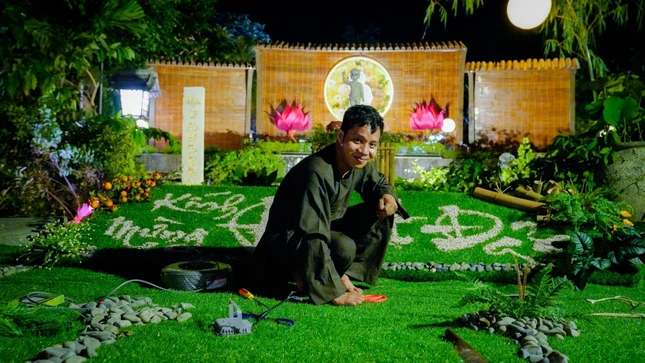 Tháng Tư, mùa sen nở thiêng liêng trong lòng người con Phật Tháng Tư, mùa sen nở thiêng liêng trong lòng người con Phật