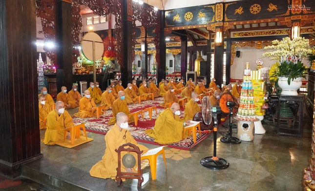 "Pháp mầu nhiệm cao sâu không xiết / Trăm nghìn muôn ức kiếp kho tìm"