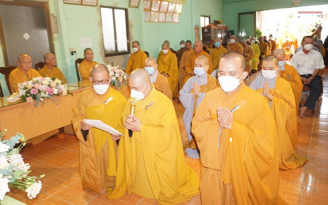 Hành giả phát nguyện an cư