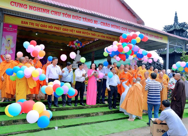 Thả bóng bay cùng nguyện cầu thế giới hòa bình, nhân dân an lạc Thả bóng bay cùng nguyện cầu thế giới hòa bình, nhân dân an lạc