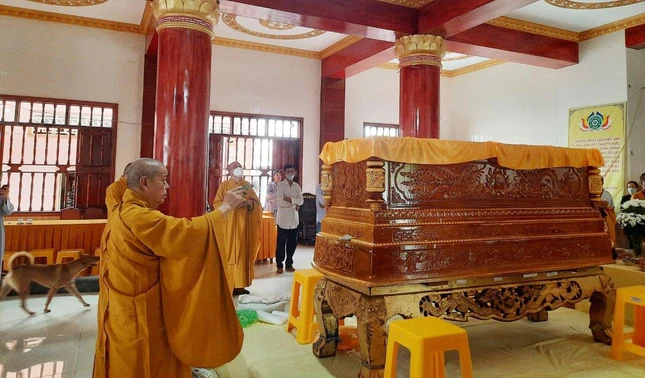 Hòa thượng Thích Trí Minh sái tịnh