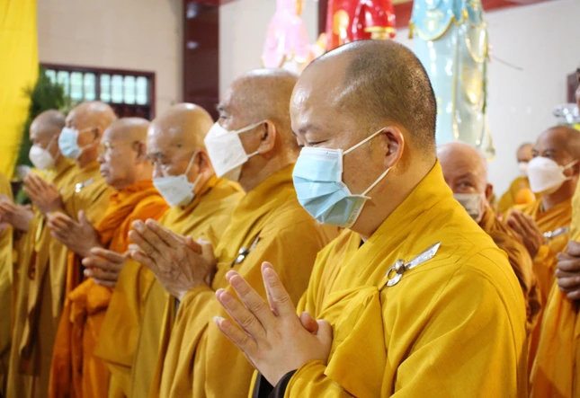 Chư tôn đức Thường trực Ban Trị sự GHPGVN tỉnh Vĩnh Long thành kính tưởng niệm