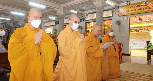 Chư tôn đức cung an chức sự trường hạ