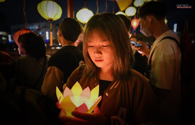 Sự hiện hữu của hoa sen là một dữ kiện mà Đức Phật muốn nói rõ cho mọi người biết rằng:"cái gì đó là Phật tánh, là cái có sẵn trong mỗi con người"