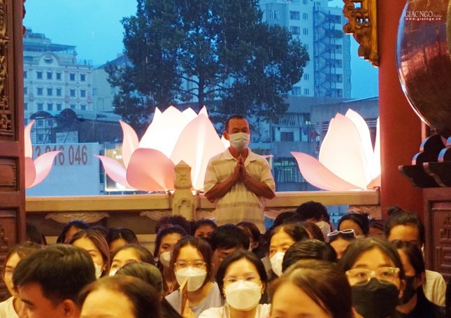 Chú Minh Chánh (54 tuổi, quận 3) lắng lòng thanh tịnh trong từng lời kinh