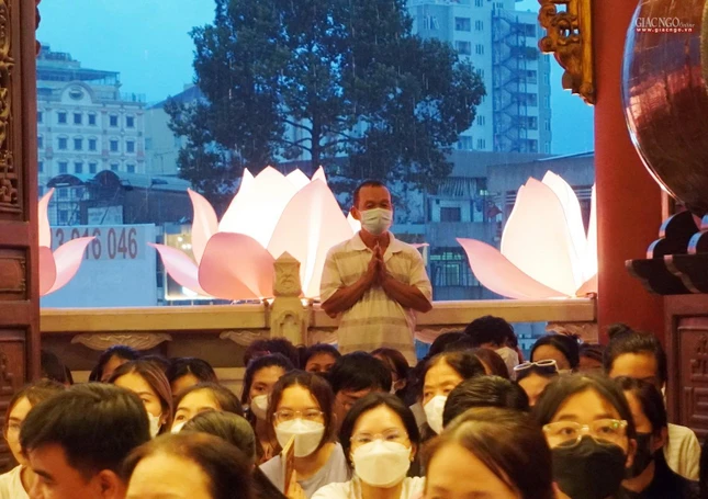 Chú Minh Chánh (54 tuổi, quận 3) lắng lòng thanh tịnh trong từng lời kinh