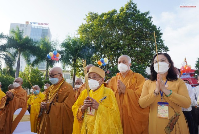 Niêm hương lễ Phật Niêm hương lễ Phật