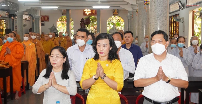 Đại diện chính quyền tham dự lễ