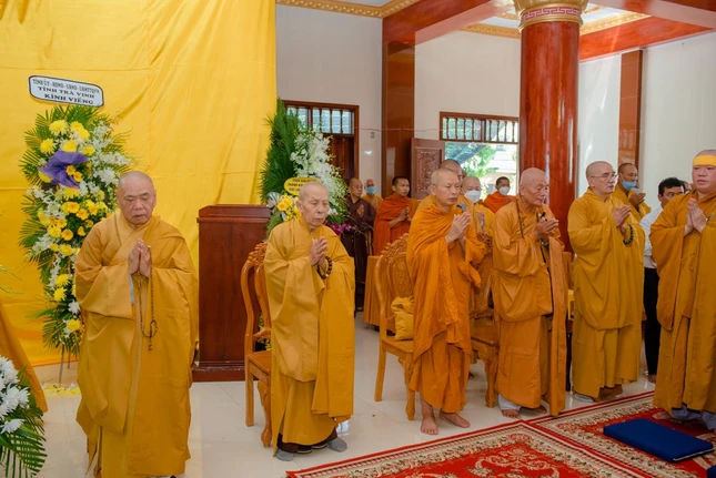 Chư tôn tại buổi lễ truy niệm