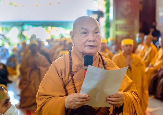 Hòa thượng Thích Thiện Nhơn đọc lời tưởng niệm của Trung ương Giáo hội