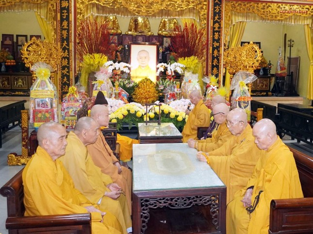 Trưởng lão Hòa thượng Thích Trí Quảng ban lời giáo giới