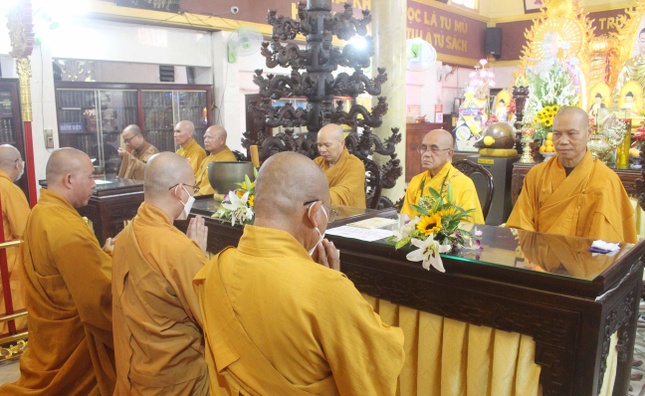 Chư Tăng tác pháp an cư