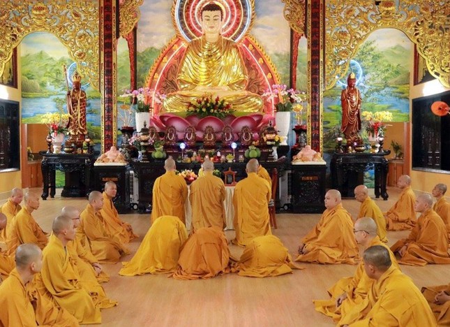 Trang nghiêm lễ tác pháp tại chánh điện