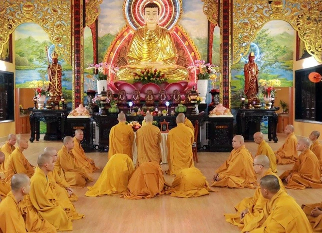 Trang nghiêm lễ tác pháp tại chánh điện