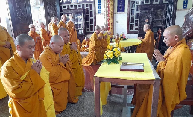 Chư Tăng tác pháp an cư