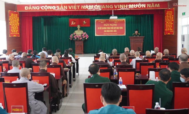 Hội nghị ký kết diễn ra tại hội trường Ban Chỉ huy Quân sự quận 10